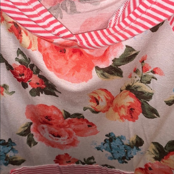 Floral Top - Picture 2 of 4